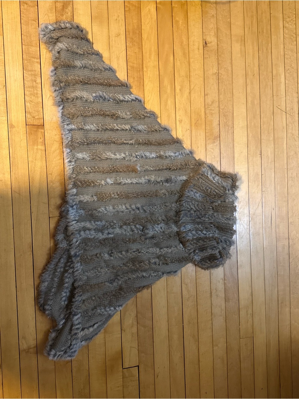 100% rabbit Bugatelli poncho